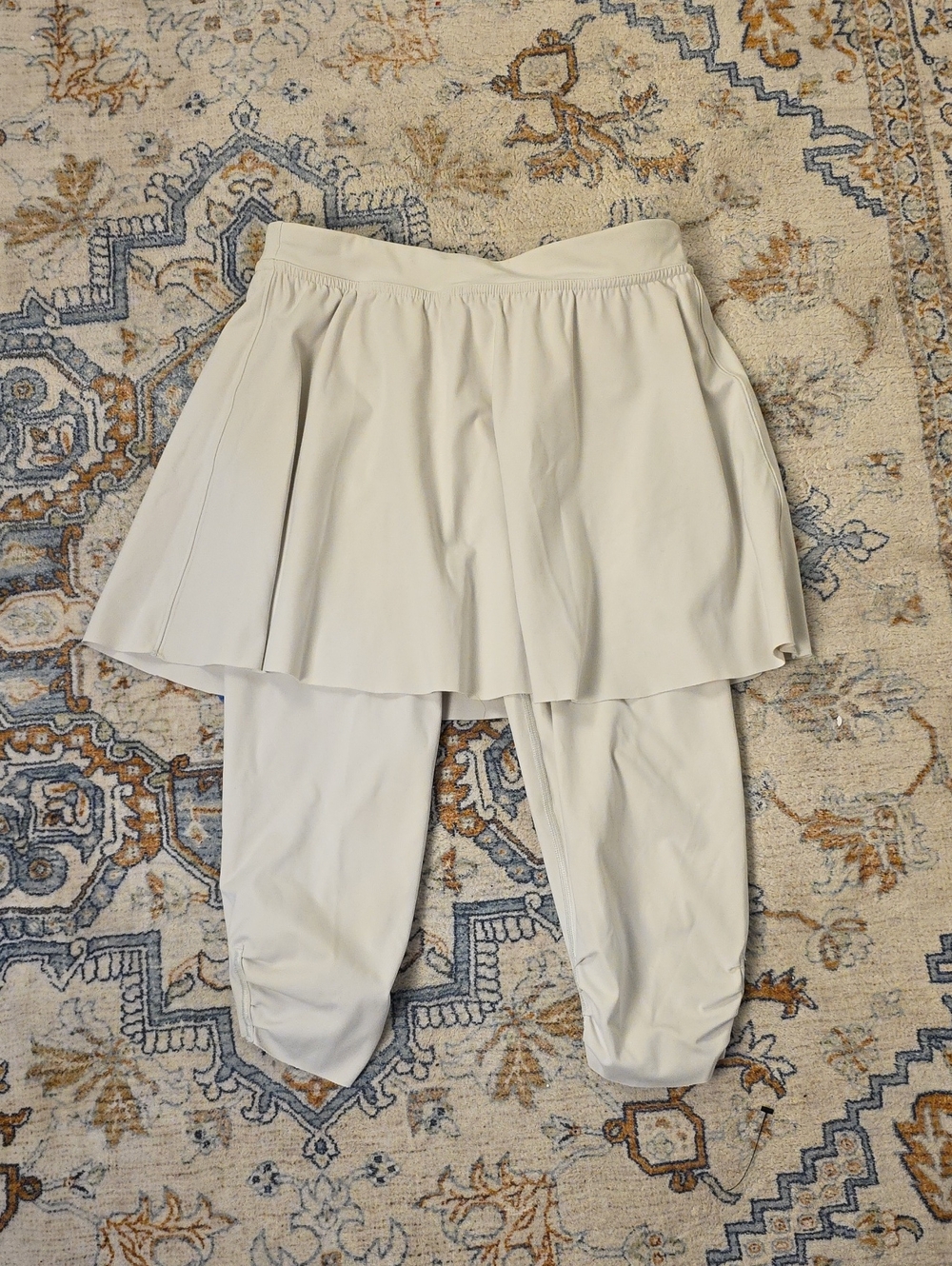 SPANX Booty Boost Leggings in Light Gray
